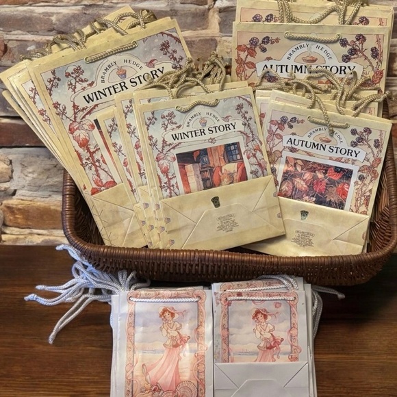1989 Vintage Gift Bags. “Winter Story” “Autumn Story” by Jill Barklem. - Picture 7 of 8
